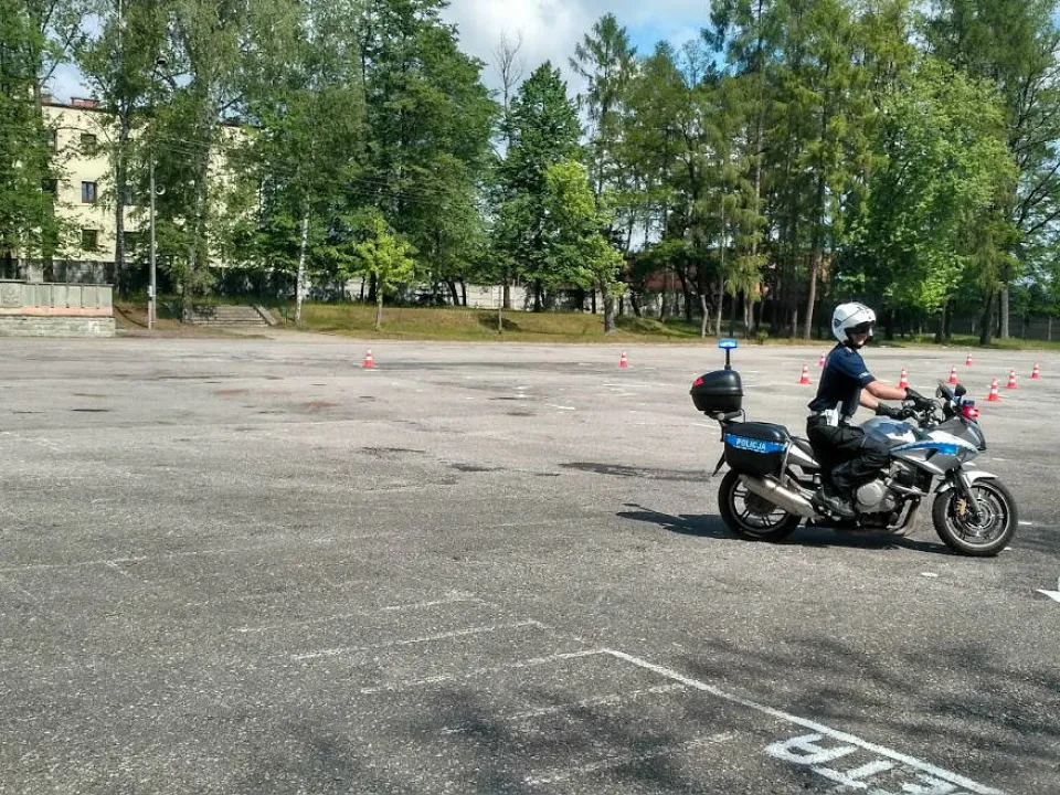 0”A” na wycieczce  do Jednostki Policji — zdjęcie 18