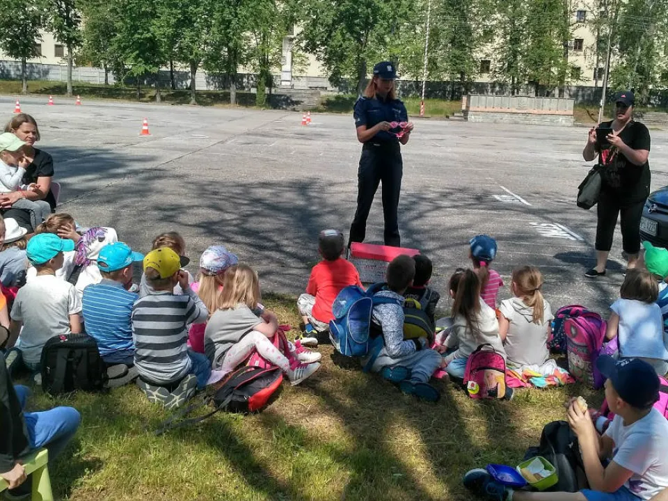 0”A” na wycieczce  do Jednostki Policji — zdjęcie 19