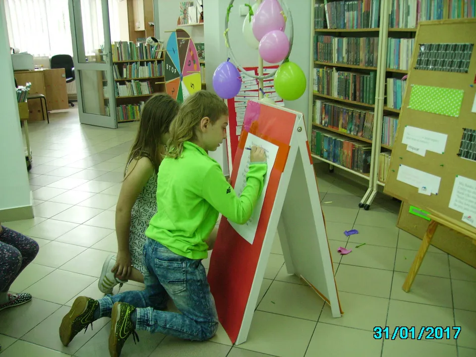 „Brzechwa na wesoło” z klasą III C w Miejskiej Bibliotece Publicznej, Filia nr 2 w Kielcach. — zdjęcie 10