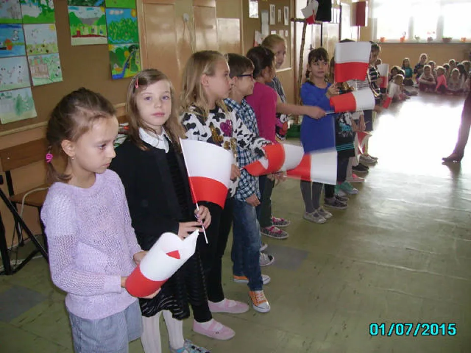 Klasa IIc na apelu  z okazji Narodowego Święta Niepodległości. — zdjęcie 4