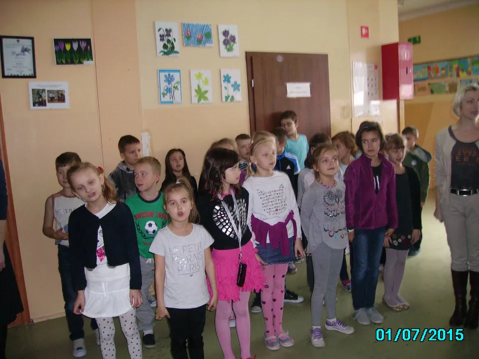 Klasa IIc na apelu  z okazji Narodowego Święta Niepodległości. — zdjęcie 10