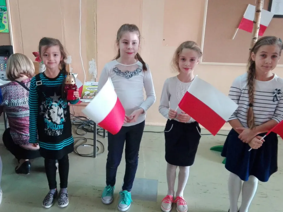 Klasa IId na Apelu z okazji Święta Niepodległości — zdjęcie 1