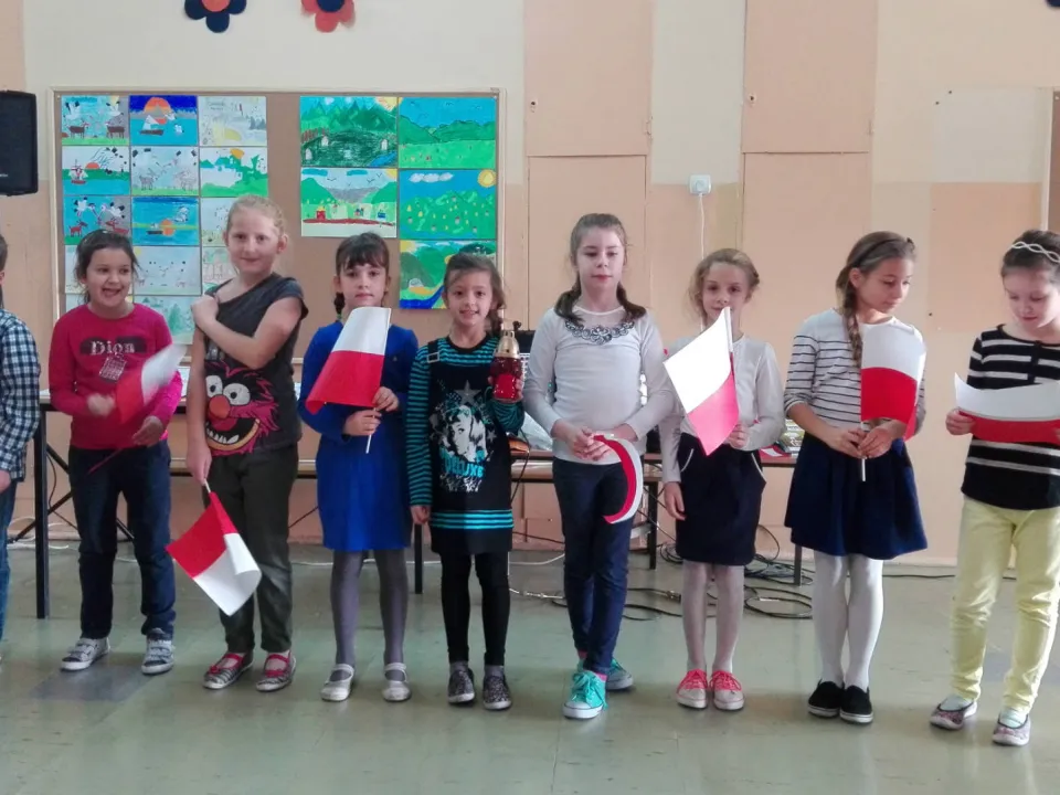 Klasa IId na Apelu z okazji Święta Niepodległości — zdjęcie 2