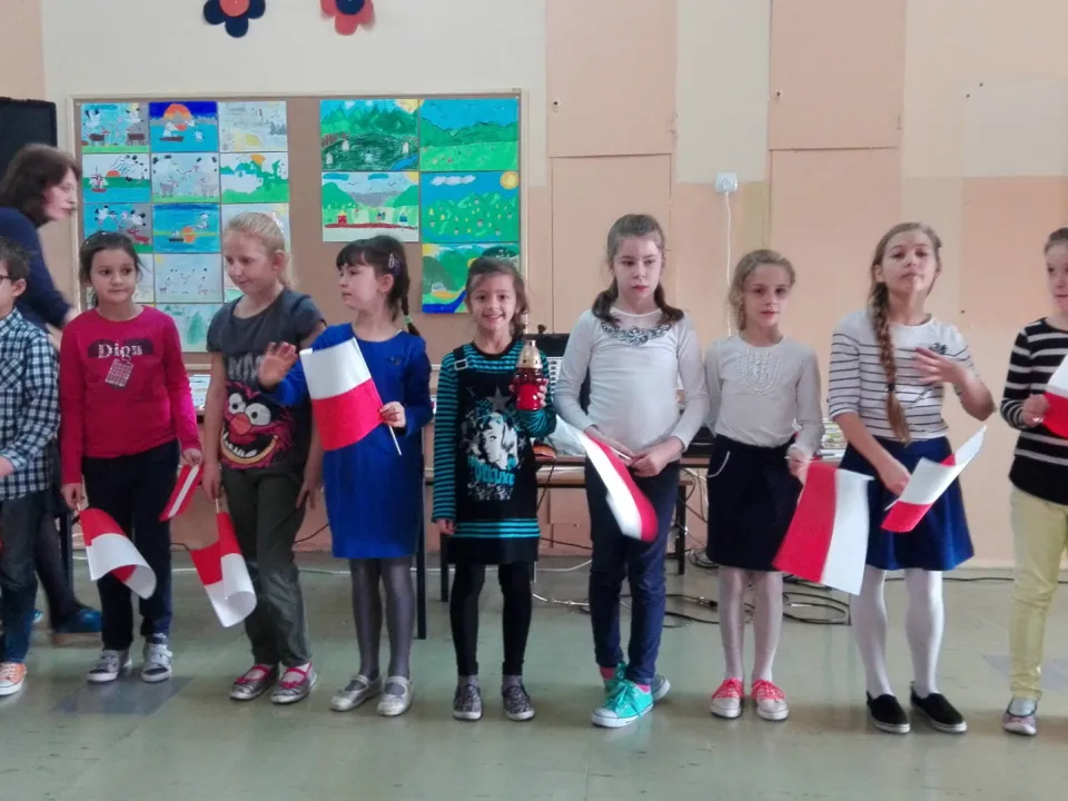 Klasa IId na Apelu z okazji Święta Niepodległości — zdjęcie 3