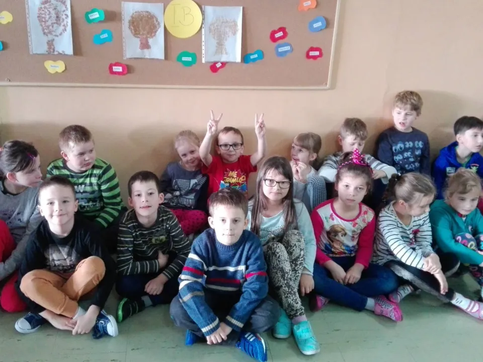 Klasa IId na Apelu z okazji Święta Niepodległości — zdjęcie 5
