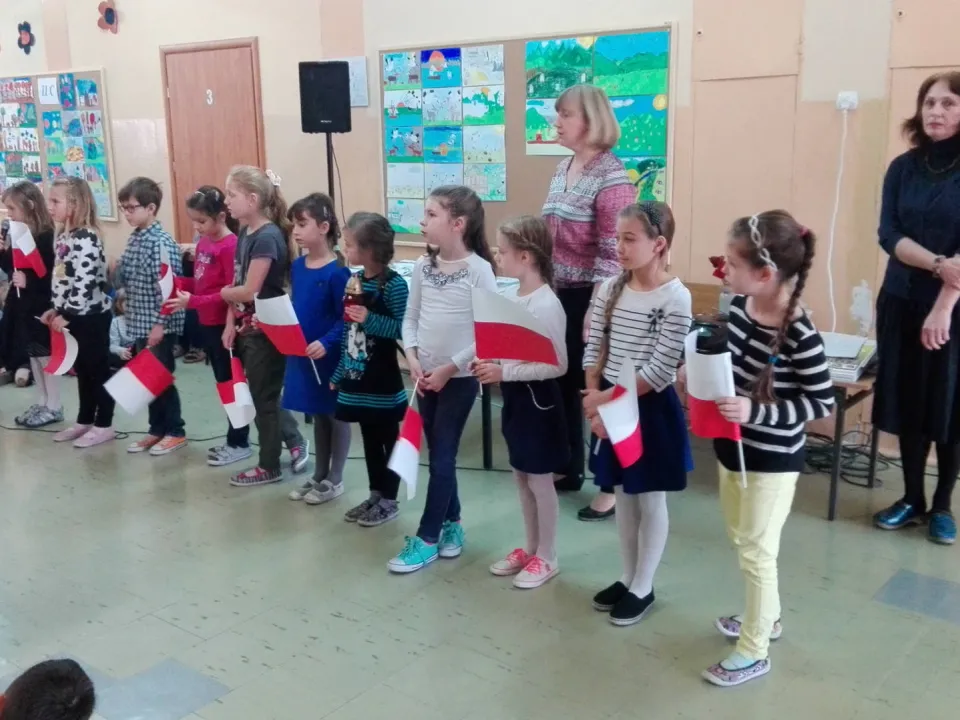 Klasa IId na Apelu z okazji Święta Niepodległości — zdjęcie 8