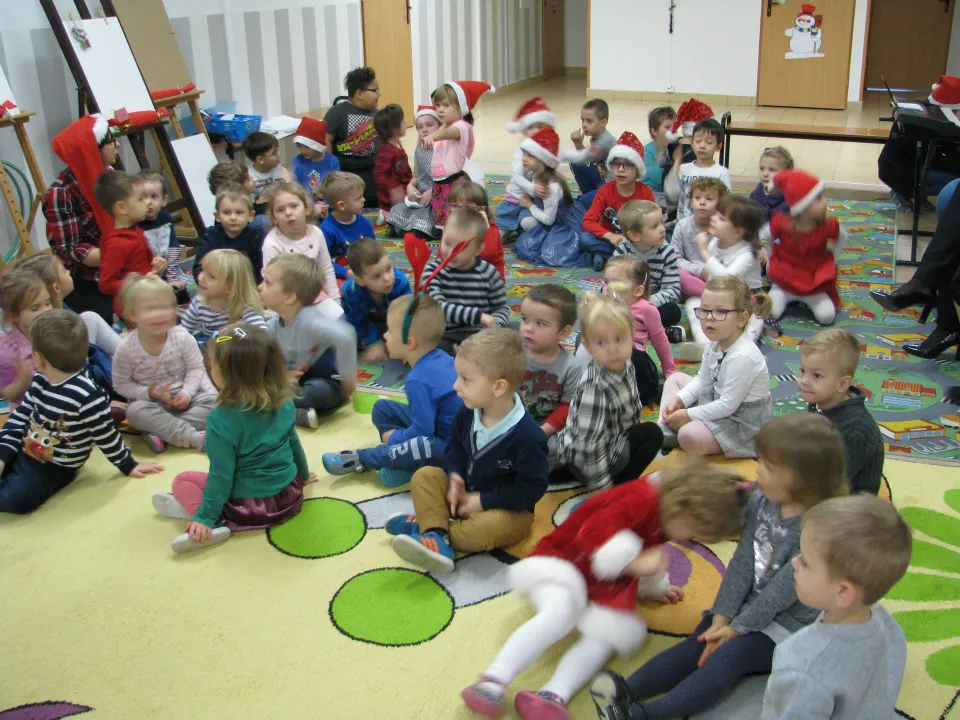 Zabawa mikołajkowa w naszym przedszkolu — zdjęcie 3