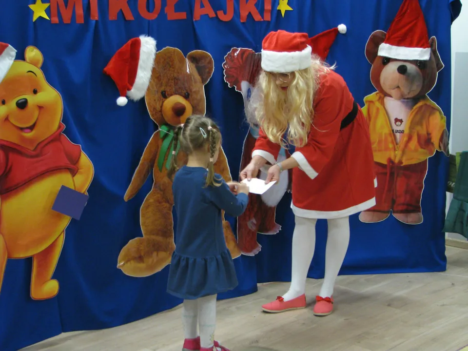 Zabawa mikołajkowa w naszym przedszkolu — zdjęcie 11
