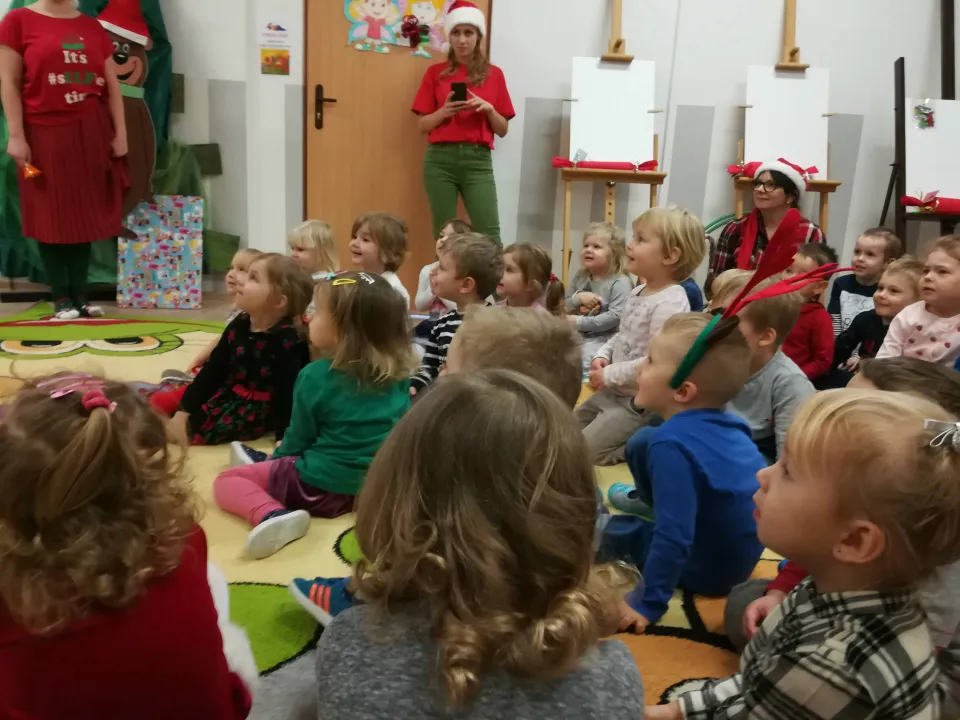 Zabawa mikołajkowa w naszym przedszkolu — zdjęcie 40