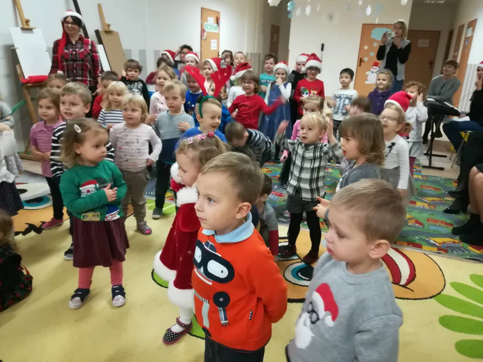 Zabawa mikołajkowa w naszym przedszkolu — zdjęcie 41