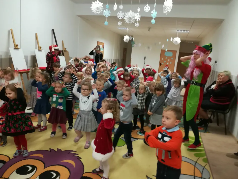 Zabawa mikołajkowa w naszym przedszkolu — zdjęcie 51