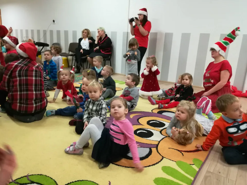 Zabawa mikołajkowa w naszym przedszkolu — zdjęcie 61
