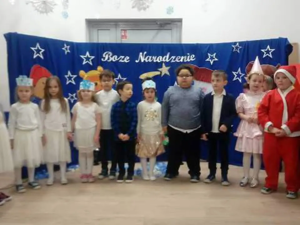 Przedstawienie bożonarodzeniowe w wykonaniu grupy Delfinów — zdjęcie 1