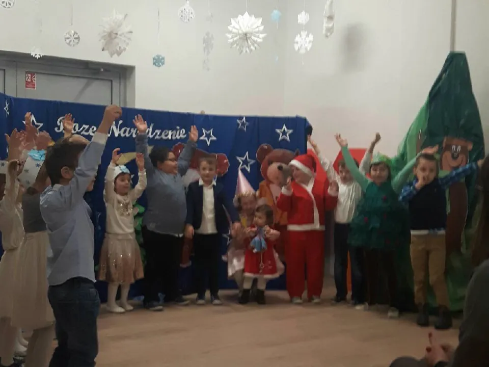 Przedstawienie bożonarodzeniowe w wykonaniu grupy Delfinów — zdjęcie 5