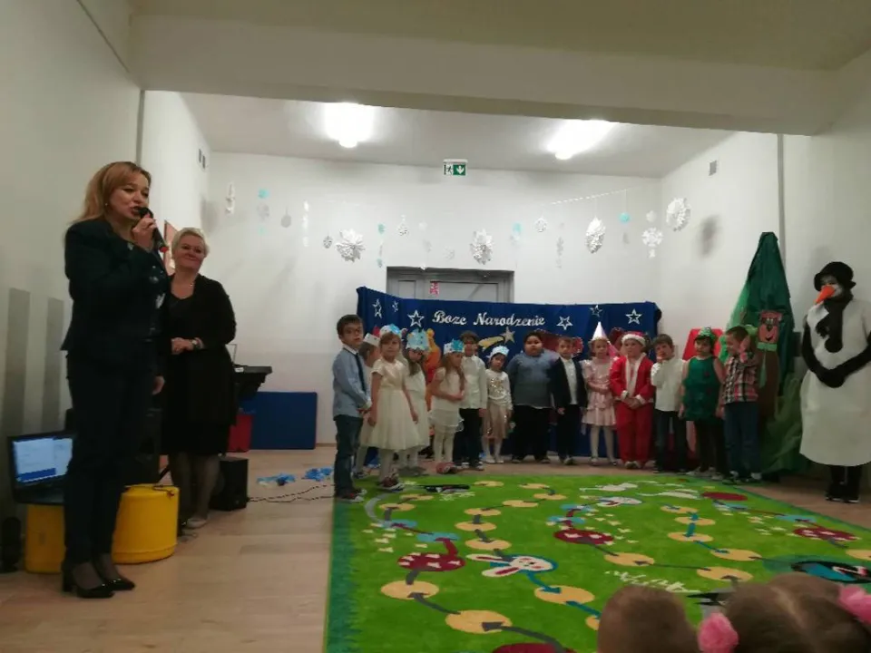 Przedstawienie bożonarodzeniowe w wykonaniu grupy Delfinów — zdjęcie 9
