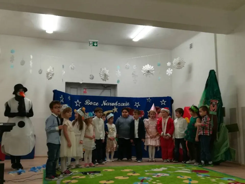 Przedstawienie bożonarodzeniowe w wykonaniu grupy Delfinów — zdjęcie 10