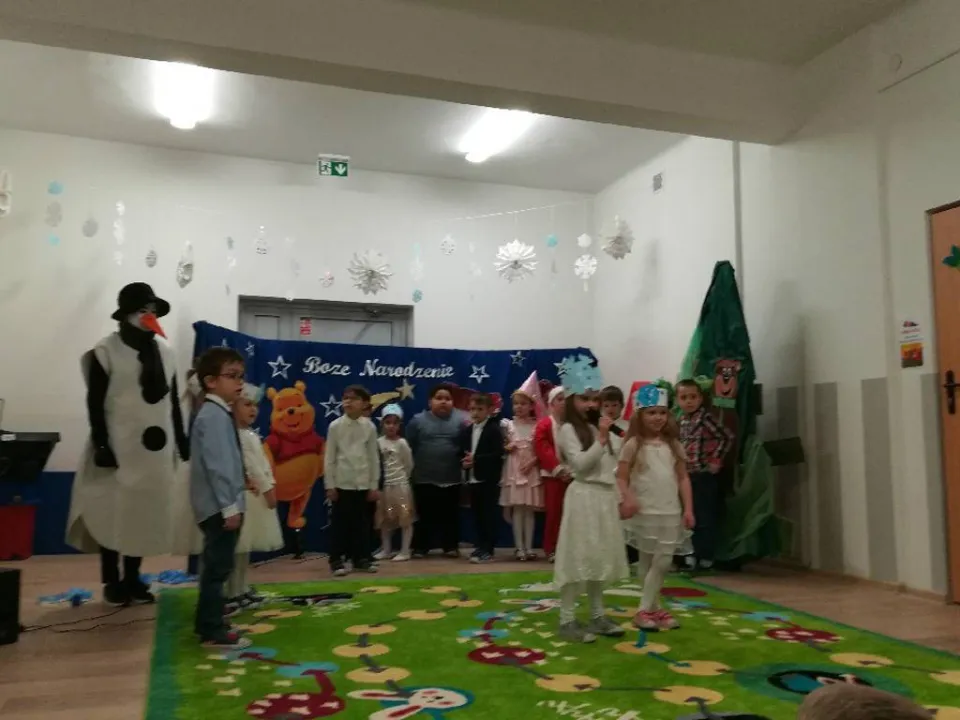 Przedstawienie bożonarodzeniowe w wykonaniu grupy Delfinów — zdjęcie 11