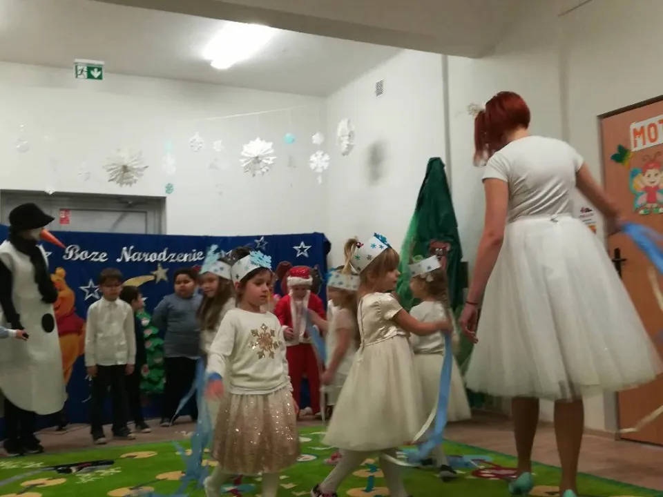Przedstawienie bożonarodzeniowe w wykonaniu grupy Delfinów — zdjęcie 13