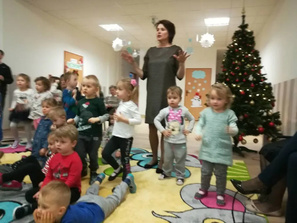 Przedstawienie bożonarodzeniowe w wykonaniu grupy Delfinów — zdjęcie 17