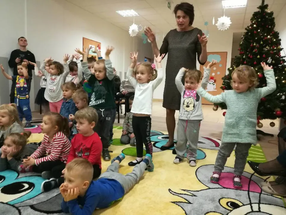 Przedstawienie bożonarodzeniowe w wykonaniu grupy Delfinów — zdjęcie 18