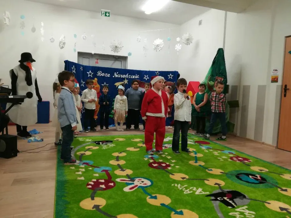 Przedstawienie bożonarodzeniowe w wykonaniu grupy Delfinów — zdjęcie 19