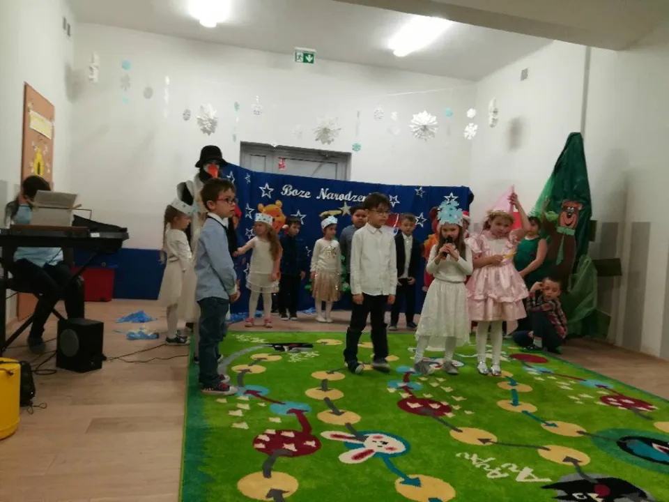 Przedstawienie bożonarodzeniowe w wykonaniu grupy Delfinów — zdjęcie 21
