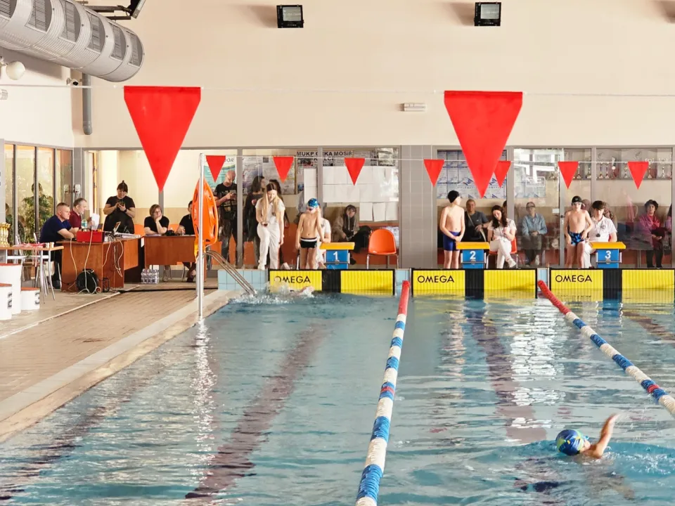 Zawody sportowe w pływaniu klas III — zdjęcie 4