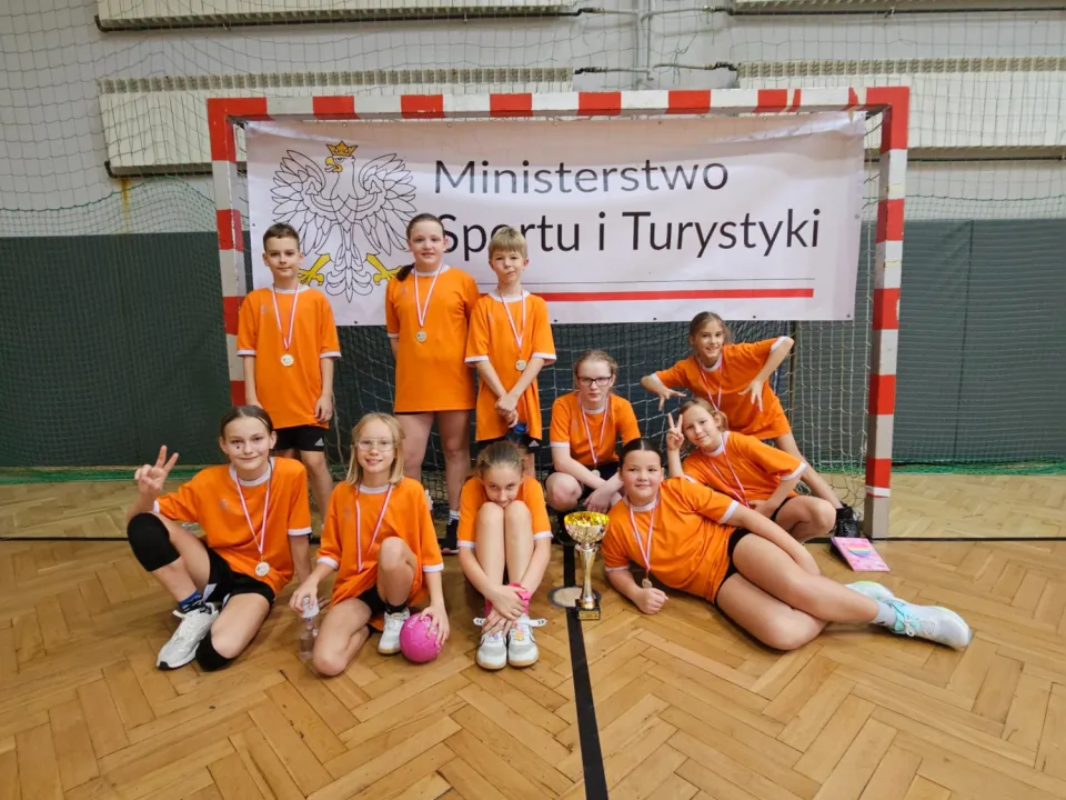 Półfinał Świętokrzyskiej Ligi Szkół Podstawowych klas 4 w piłce ręcznej — zdjęcie 5