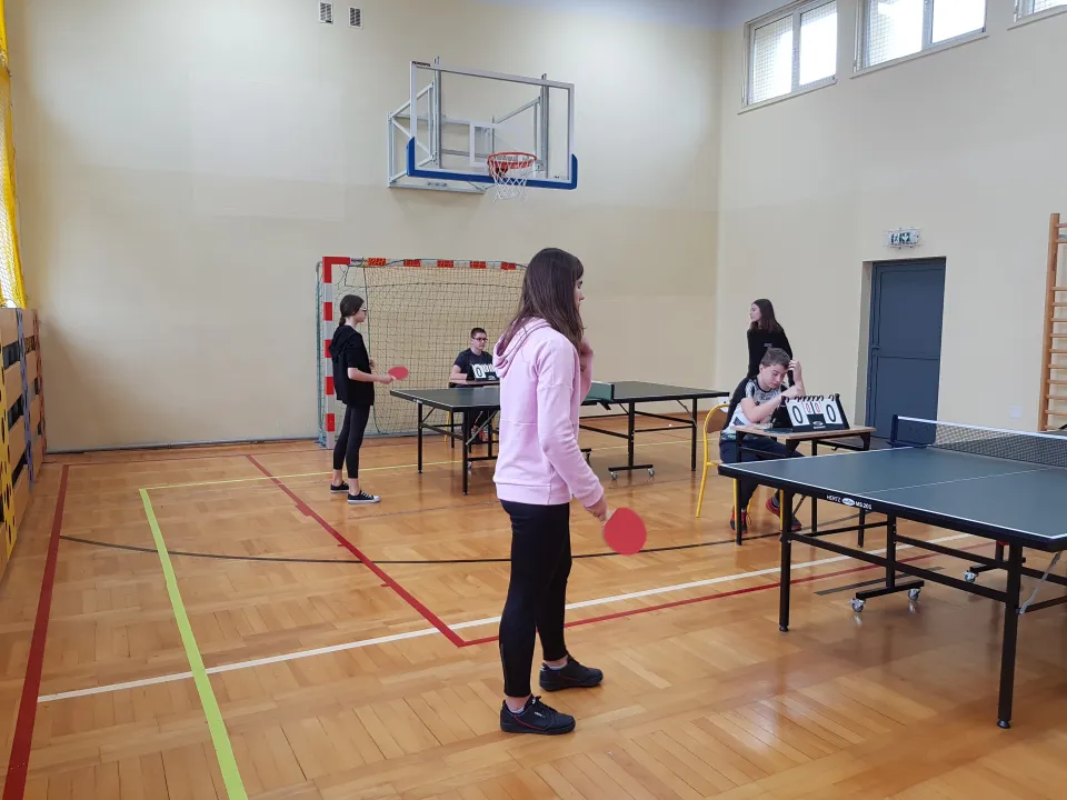MISTRZOSTWA KIELC W DRUŻYNOWYM TENISIE STOŁOWYM DZIEWCZĄT — zdjęcie 4