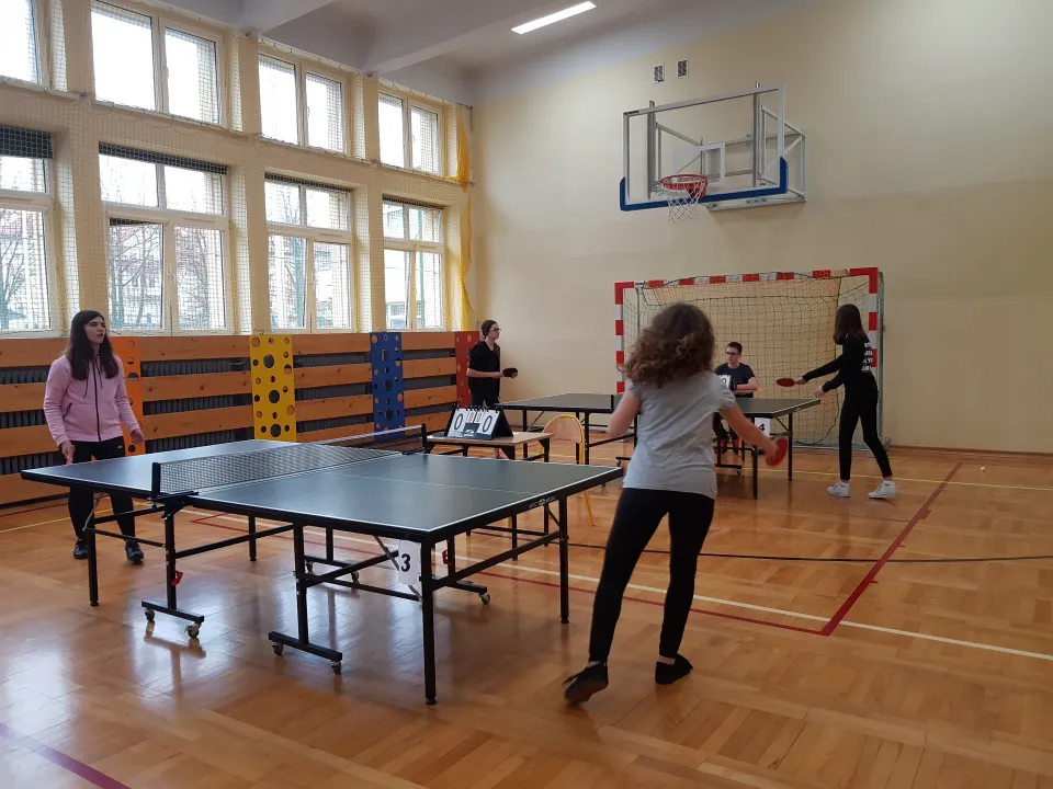 MISTRZOSTWA KIELC W DRUŻYNOWYM TENISIE STOŁOWYM DZIEWCZĄT