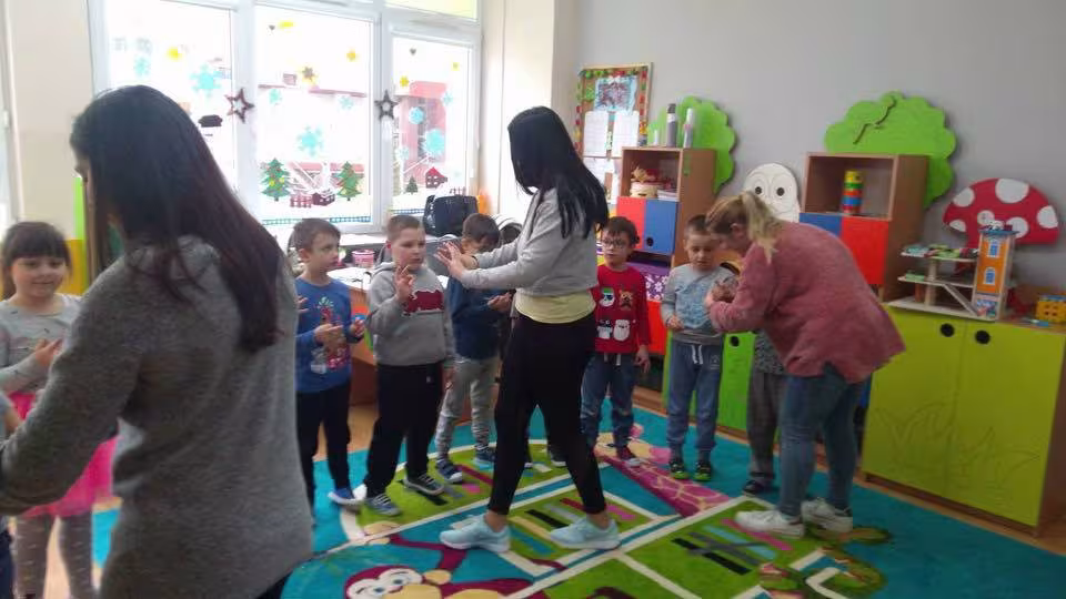 Wizyty studentek z Hiszpanii w naszym przedszkolu — zdjęcie 1