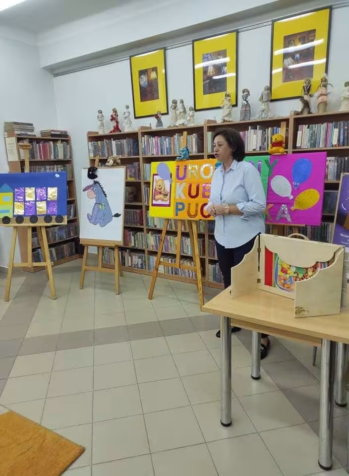 Delfiny w bibliotece — zdjęcie 1