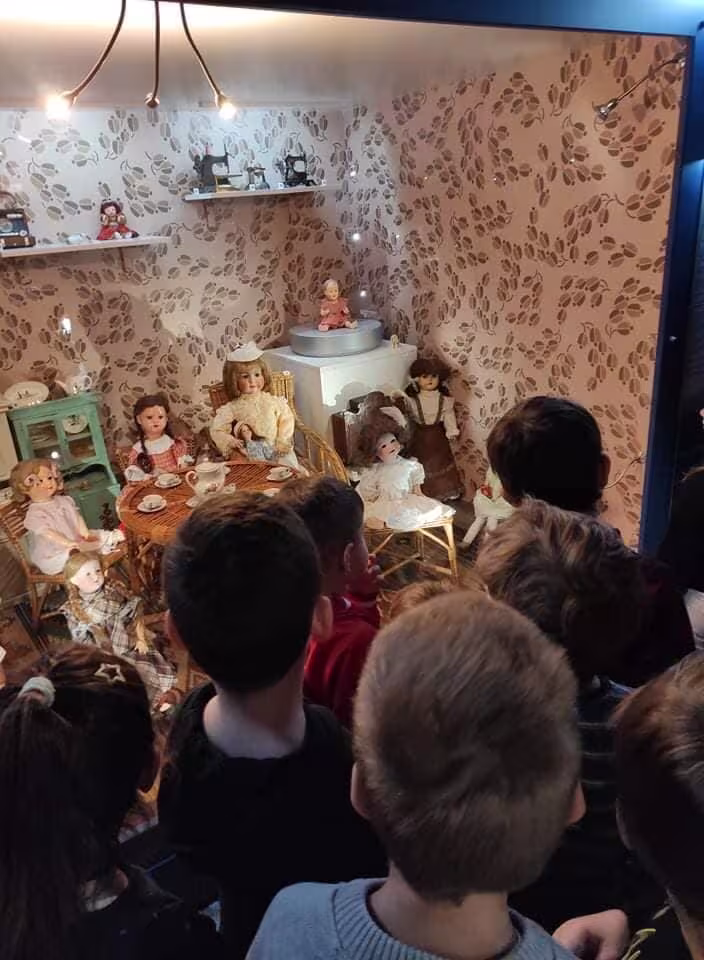 Delfiny w muzeum zabawek — zdjęcie 1