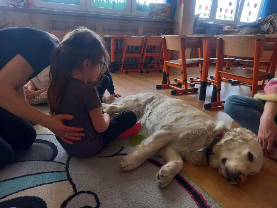 Dogoterapia w grupie Lisków — zdjęcie 1