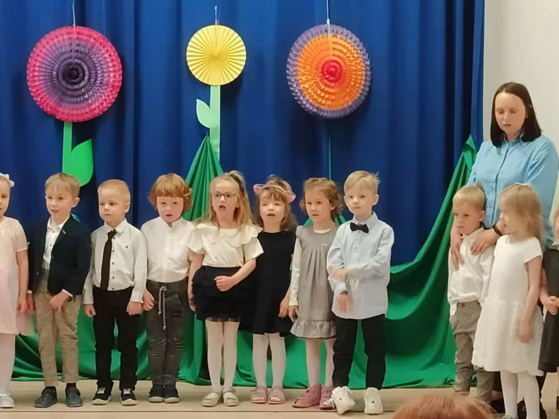 Dzień Mamy i Taty w grupie Biedronek - fotorelacja — zdjęcie 1
