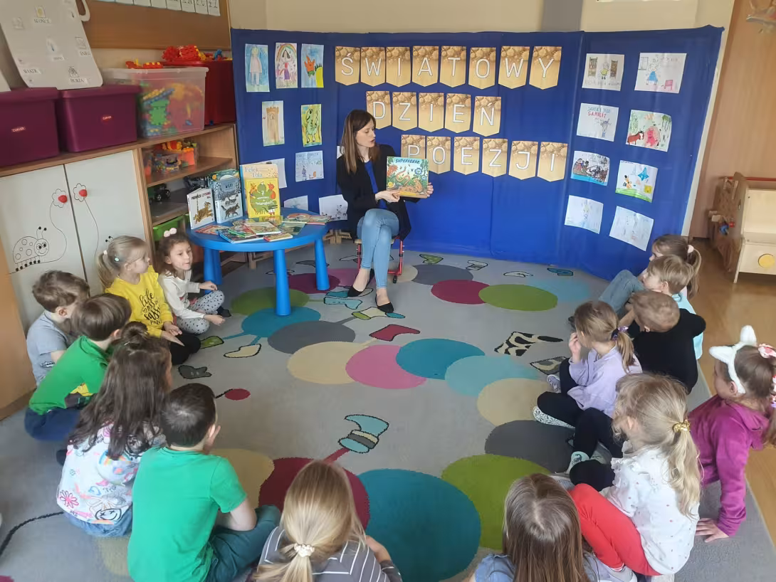 Wystawa prac dzieci "Obrazek z mojej ulubionej książki" — zdjęcie 1