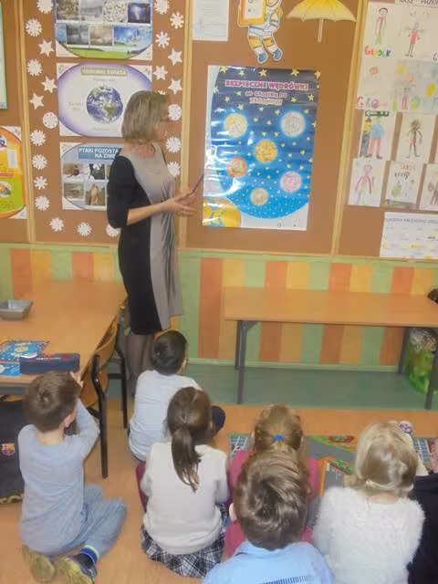 "Bezpieczne wędrówki od grosika do złotówki" w klasie II A — zdjęcie 1