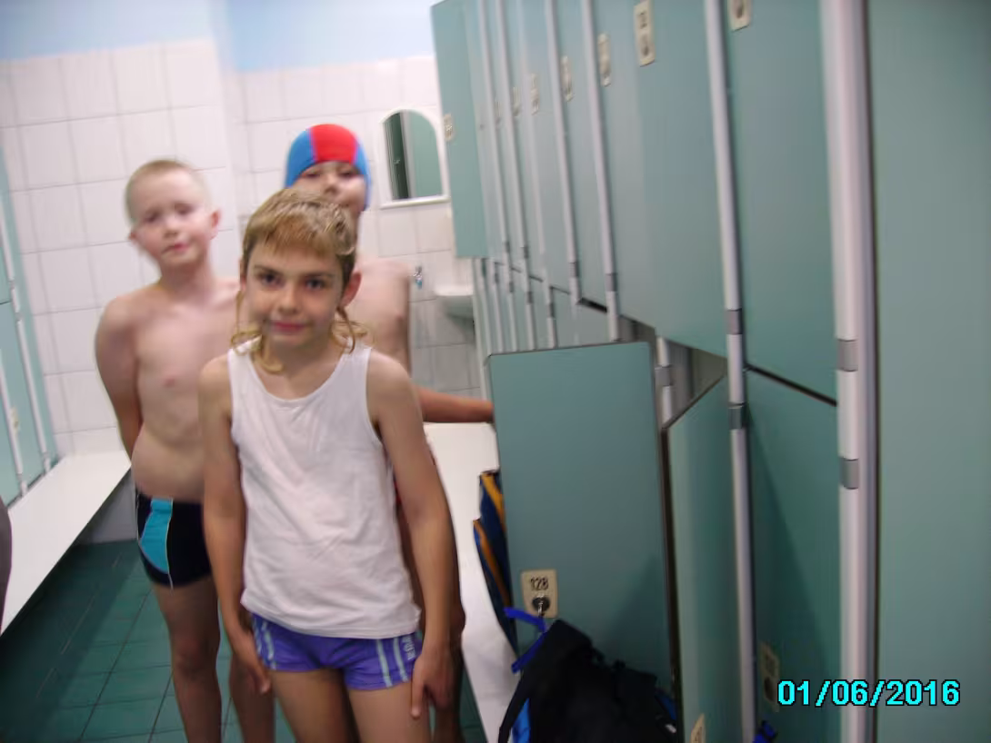 Klasa III C na basenie „Jurajska”. — zdjęcie 1