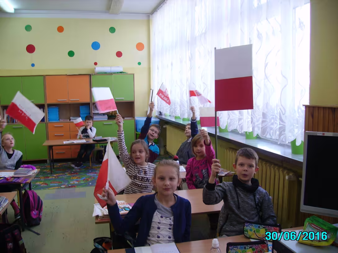 Osiedlowy Marsz Niepodległości z klasą III C — zdjęcie 1