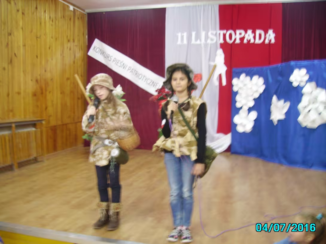 Klasa III C w Konkursie Pieśni Patriotycznej — zdjęcie 1