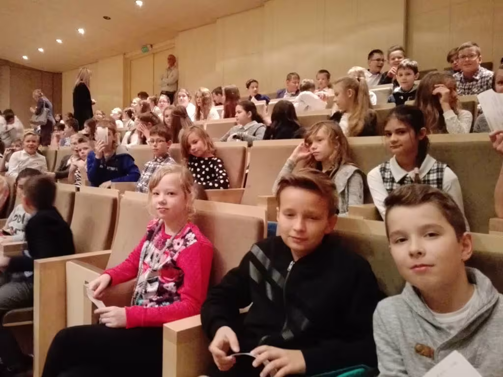 4c w filharmonii — zdjęcie 1
