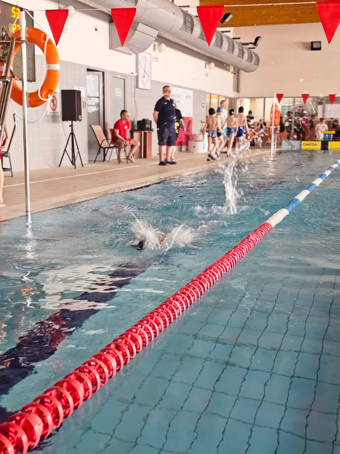 Zawody sportowe w pływaniu klas III